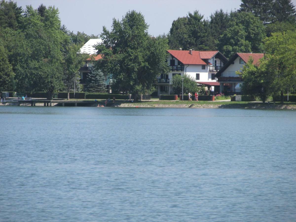 Apartmani Lovro Огулин Экстерьер фото